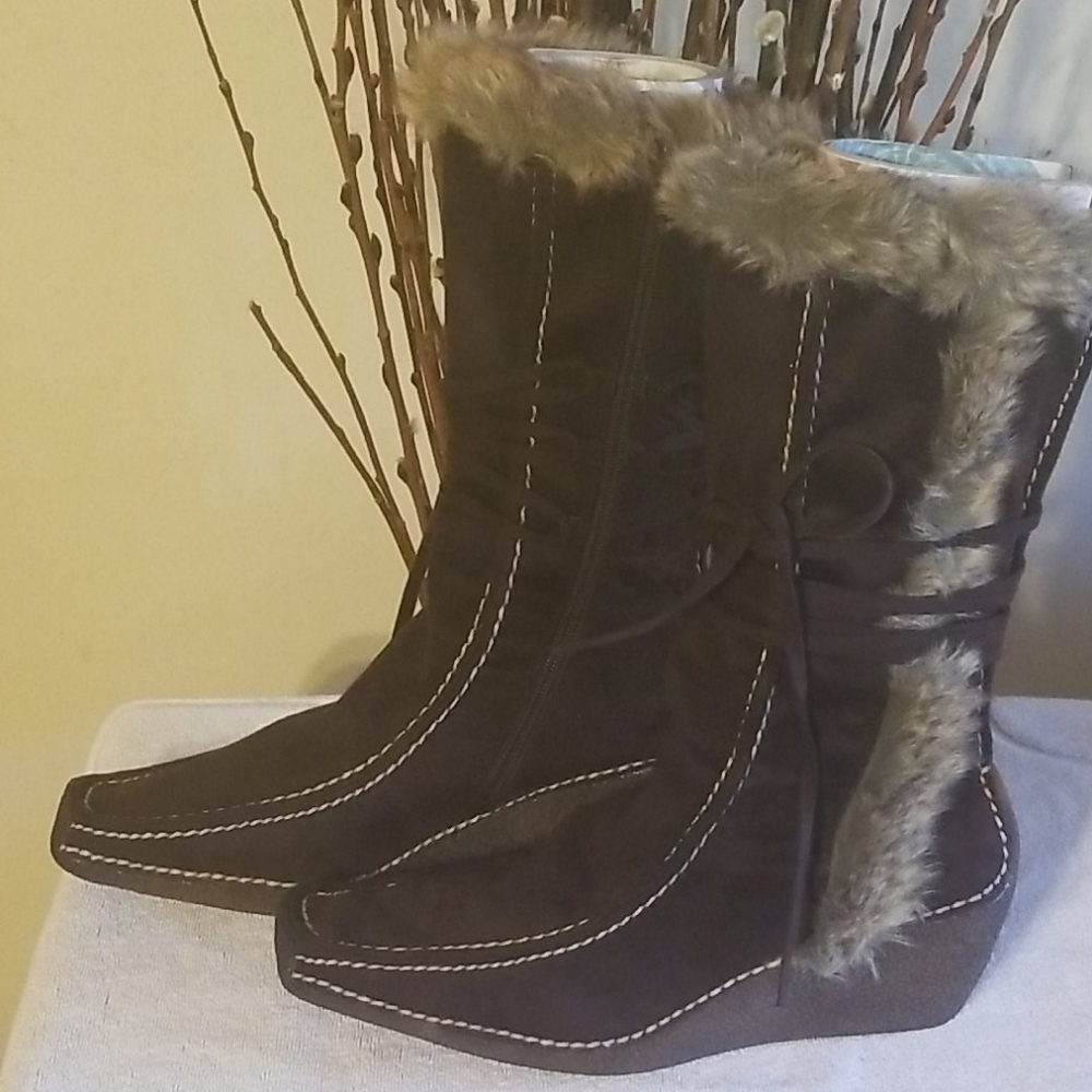 Boots - Picture 2 of 5
